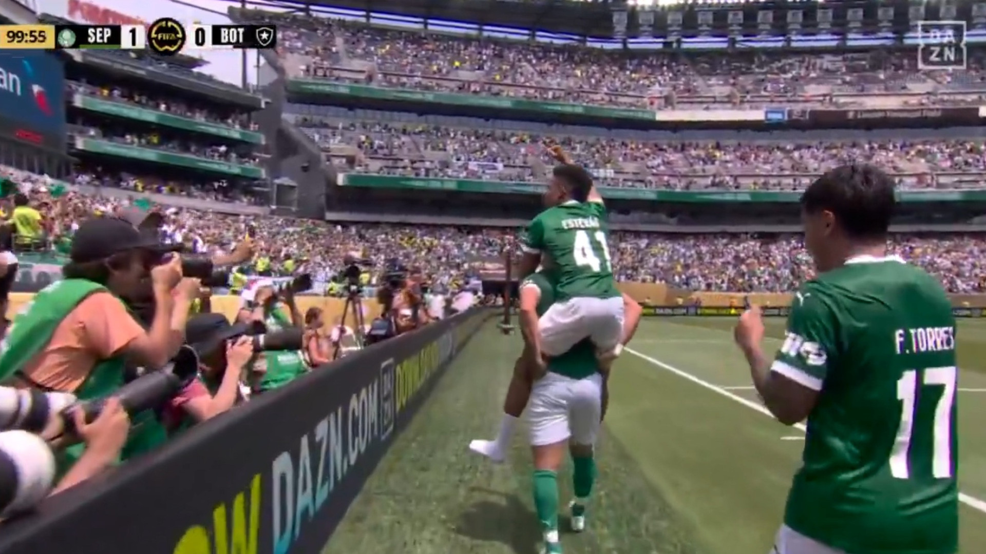 'Paulinho, Paulão'. Este golo atirou o Palmeiras para os 'quartos'