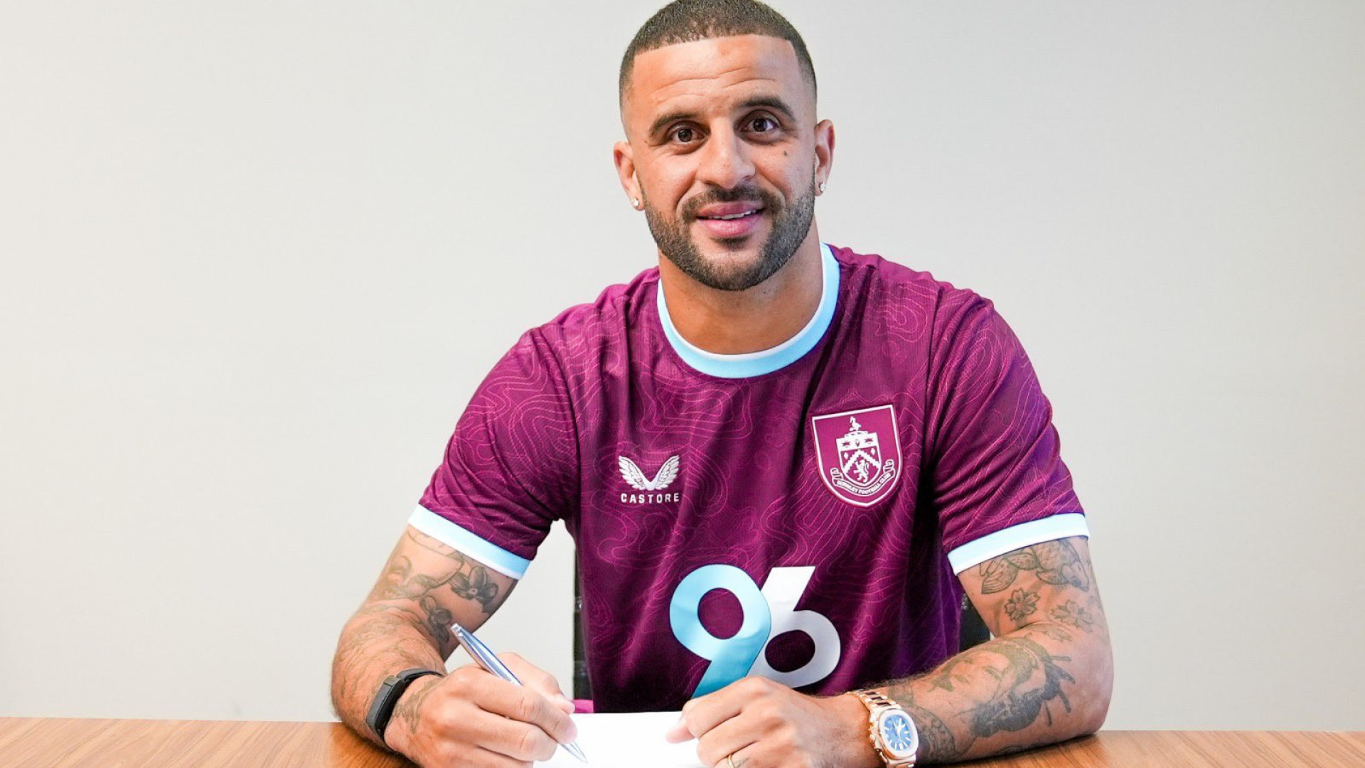 Oficial: Kyle Walker deixa o Manchester City e reforça o Burnley