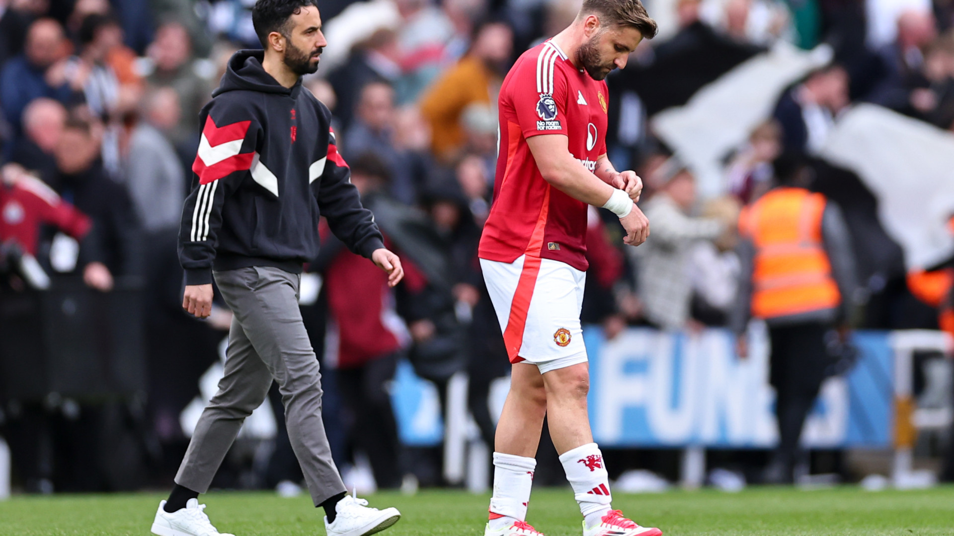 Polémica no Manchester United. Decisão de Amorim deixa Shaw