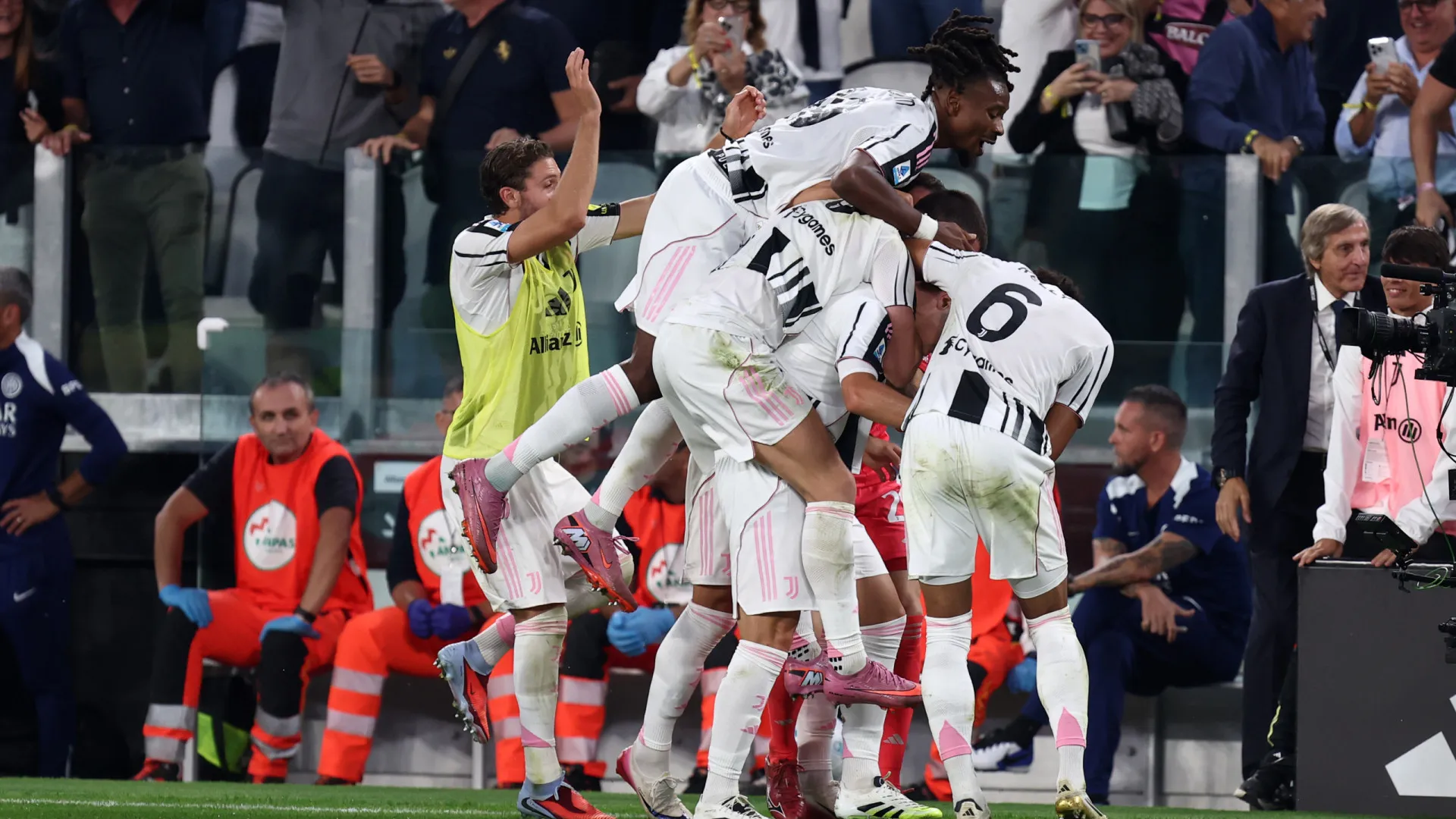 Atenção, Benfica: Juventus bate Inter Milão num jogo de 'loucos' em Turim