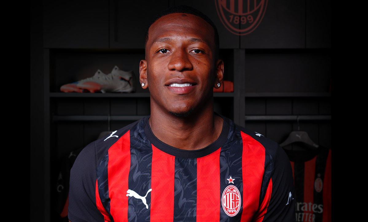Mercado oficial: Estupinan reforça Milan e faz história
