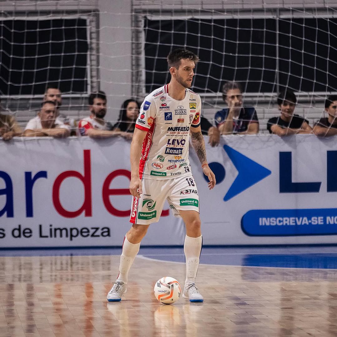 Fixo brasileiro na mira do Benfica
