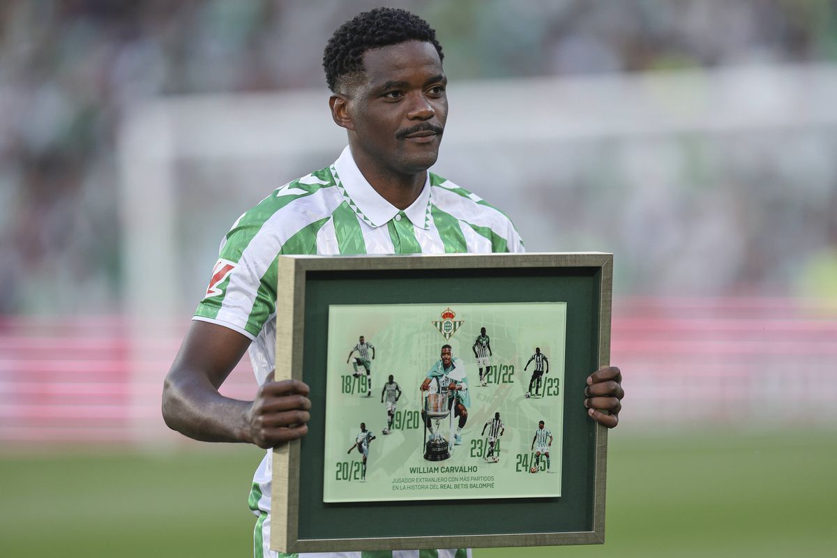 William Carvalho excluído do estágio em Portugal e de saída do Betis