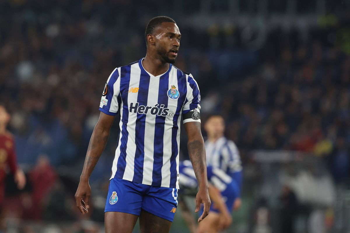 Mercado FC Porto: Otávio atrasa saída para o Paris FC