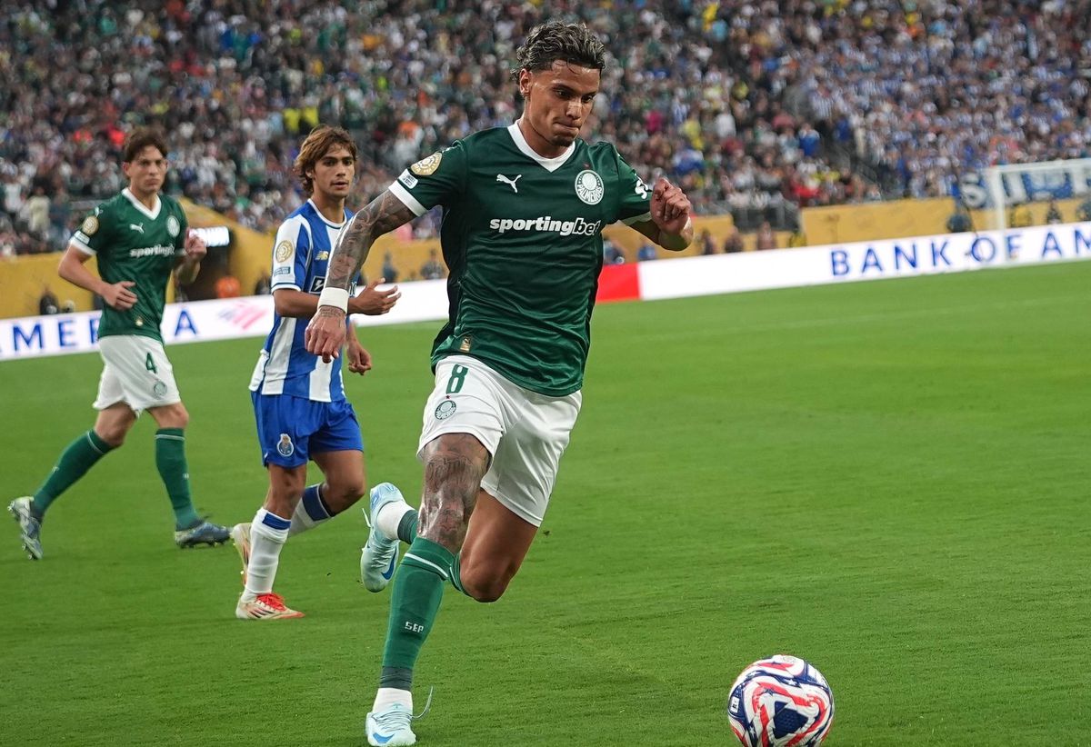 Benfica agrada a Ríos, mas só Roma está perto da fasquia do Palmeiras