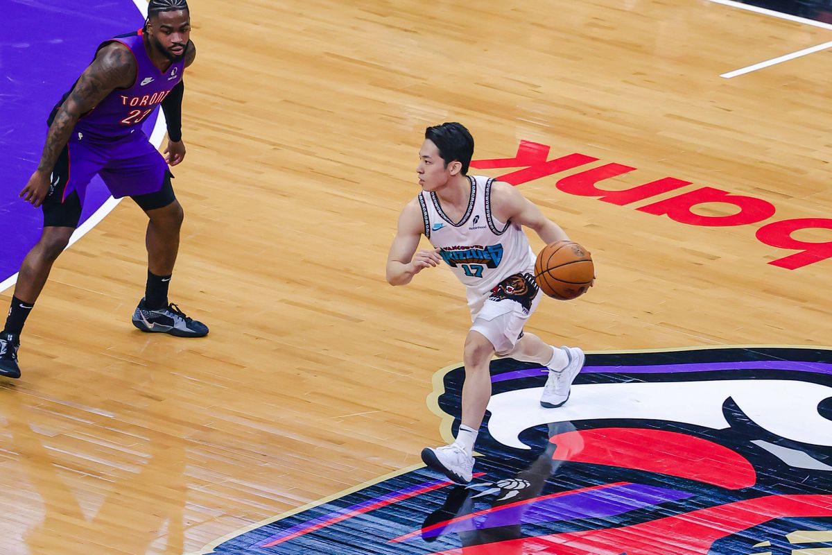 Chicago Bulls assinam com o jogador mais baixo da NBA