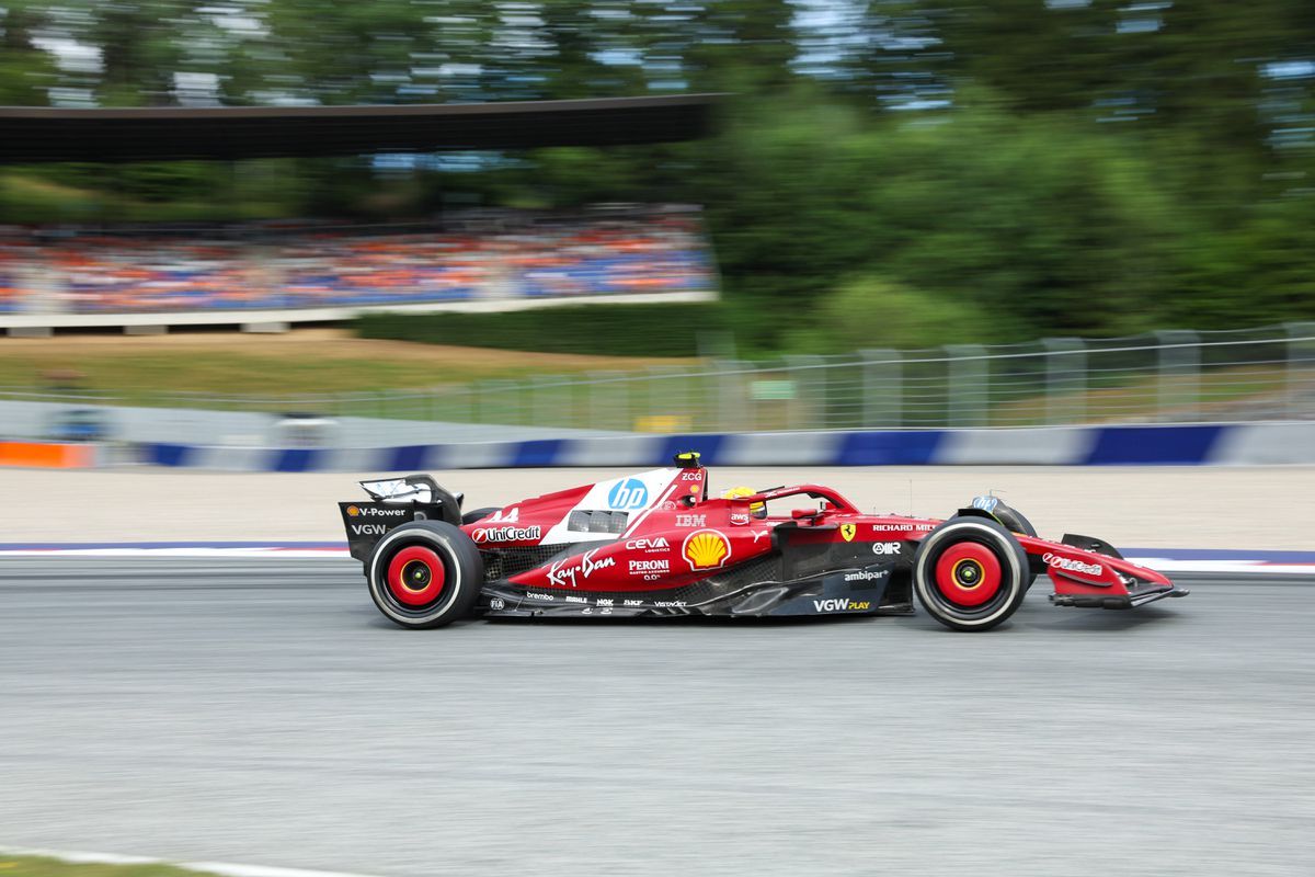 Hamilton não está satisfeito com melhorias da Ferrari