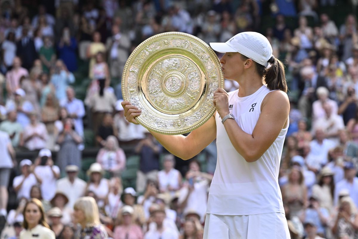 Campeã de Wimbledon torna-se a 3.a do Mundo