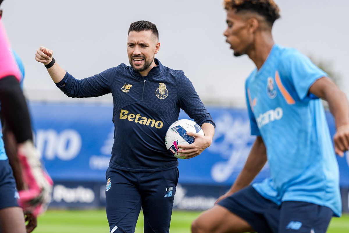 Farioli para o plantel: «Temos de começar pela dor da época passada»