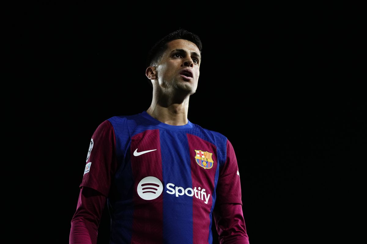 Barcelona pondera regresso de João Cancelo