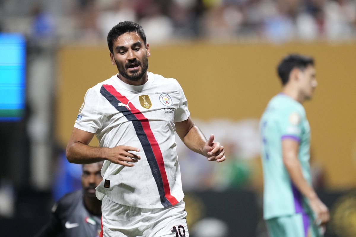 Gundogan recusa saída: «Estou muito feliz no Manchester City»