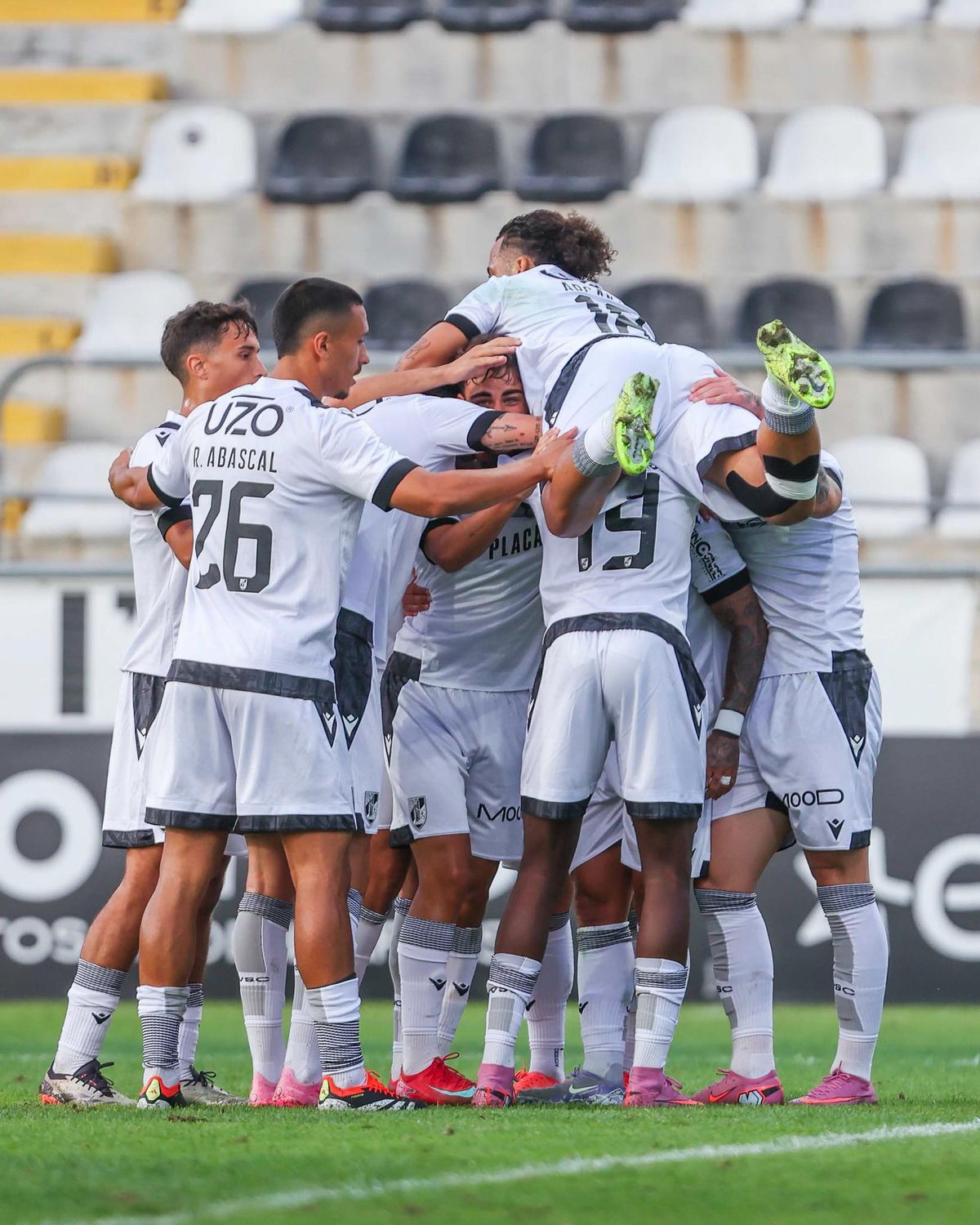 V. Guimarães bate Aves SAD nos penáltis e ganha Torneio da Póvoa