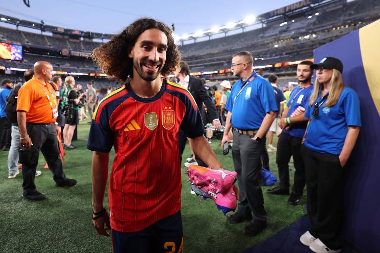 Cucurella elogia defesa da Espanha campeã na Copa do Mundo 2026