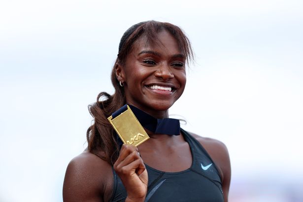 Dina Asher-Smith takes British 200m title before revealing she has quit Texas for London