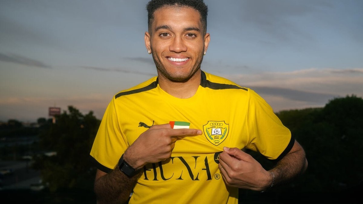 Palmeiras vende zagueiro para time de Luís Castro; veja valores