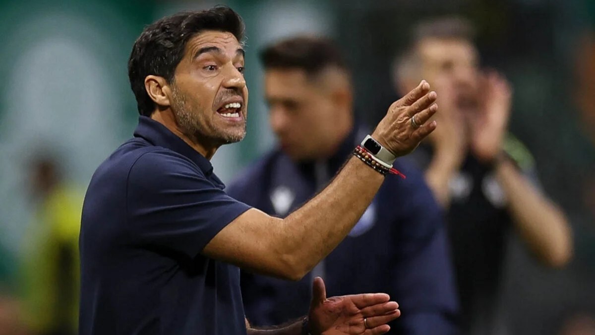 Palmeiras: Abel ganha opções na zaga com Barboza e Gómez