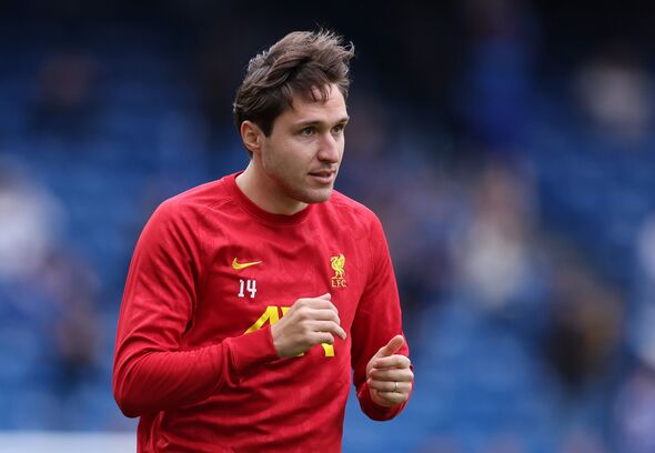 Liverpool handed Federico Chiesa transfer priority as cult hero makes decision