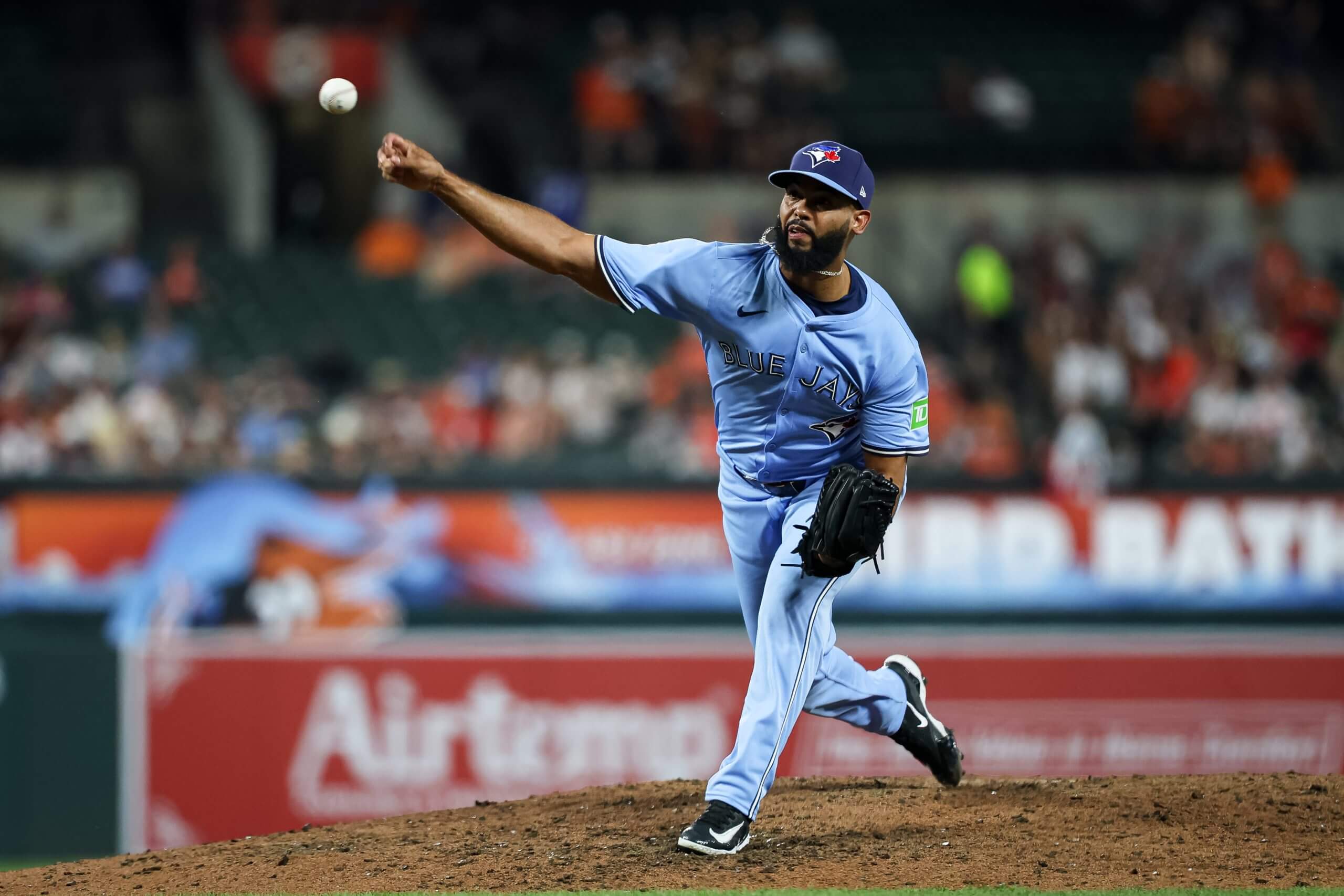 Blue Jays bolster bullpen, acquire Seranthony Domínguez in doubleheader-day trade