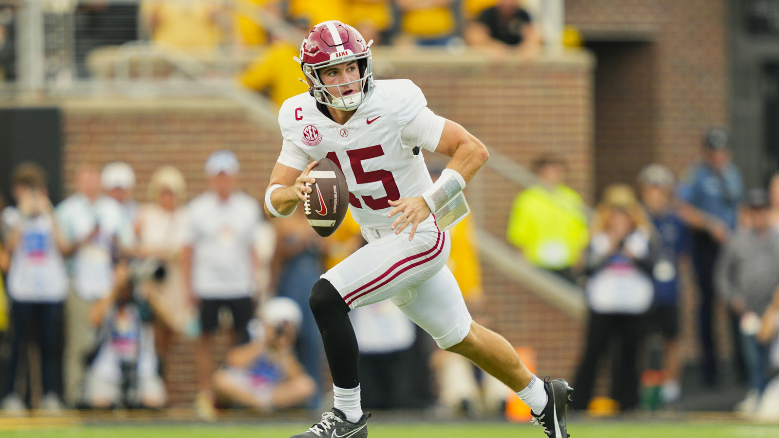 Tennessee star DB listed as out against Alabama despite returning to practice