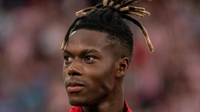 Las redes se ceban con Nico Williams por volver en el estreno del nuevo Spotify Camp Nou: