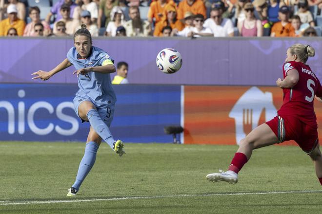 Países Bajos gana a la debutante Gales en la fiesta del gol 100 de Miedema