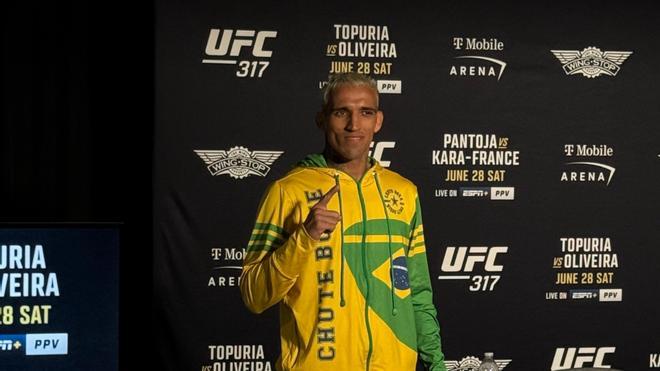 Charles Oliveira: