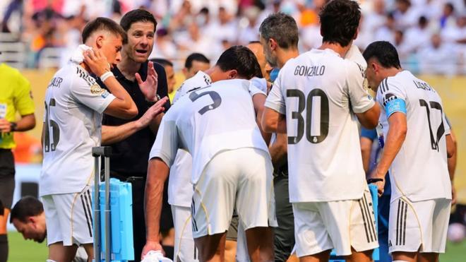 El cambio de dibujo da aire a Xabi Alonso