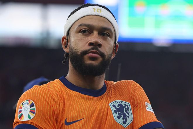 Memphis llega tarde con Países Bajos... ¡por un pasaporte robado!