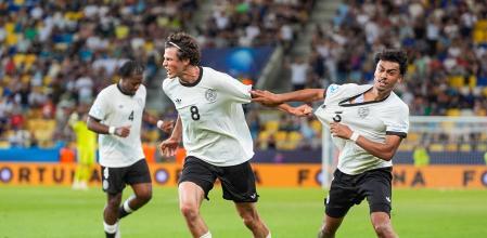 3-2: Alemania rinde a una Italia con nueve en la prórroga y pasa a semifinales
