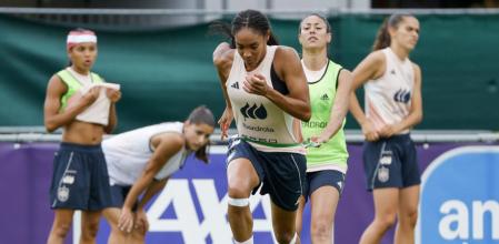 España ya prepara el duelo contra Alemania con el nuevo balón de las semifinales