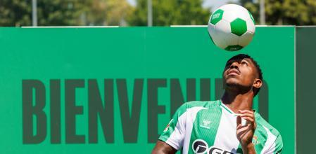 Junior Firpo: “Soy bastante mejor futbolista del que se fue”