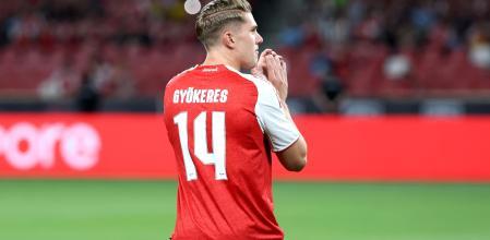 Gyökeres saluda a su nueva afición y ve ganar al Arsenal