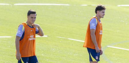 Raspadori se integra junto a Baena, Julián y Sorloth