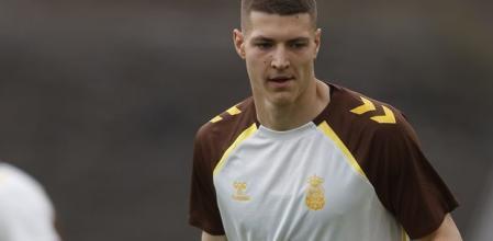 Lukovic, el joven ariete que llega desde Serbia con hambre de gol a UD Las Palmas