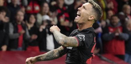 Un estelar Grimaldo da el primer triunfo al Leverkusen