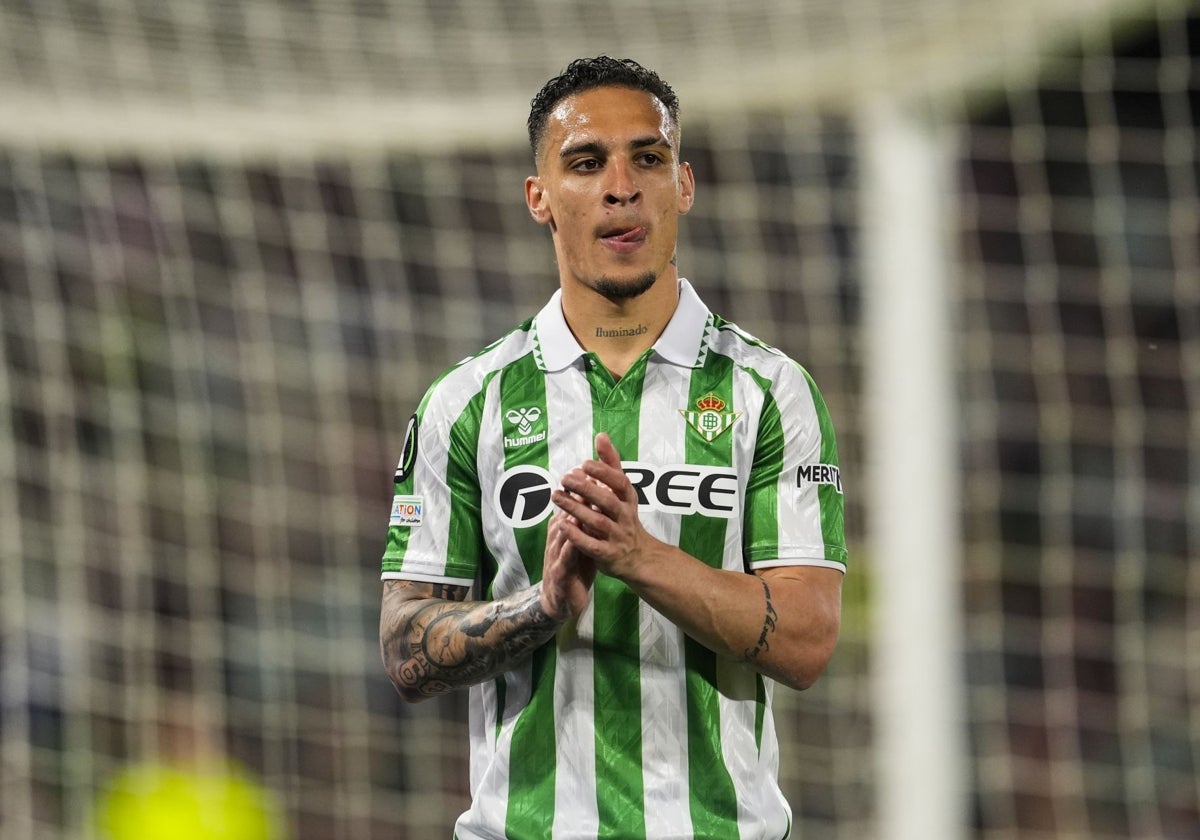 Antony 'deja' al Betis en sus redes sociales