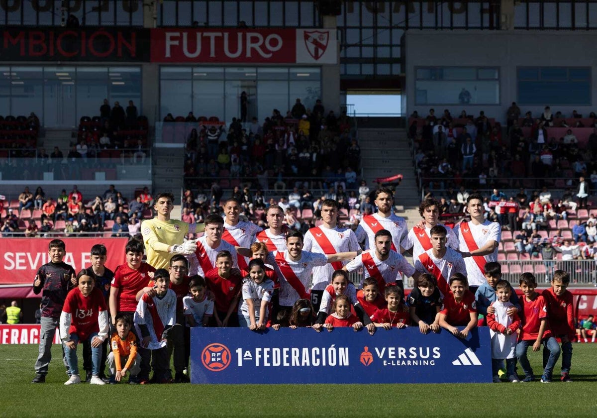 El Sevilla FC oficializa seis salidas del filial