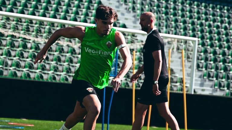 Yago de Santiago, jugador gallego del Elche: «No voy a ser el mismo, seré mejor»