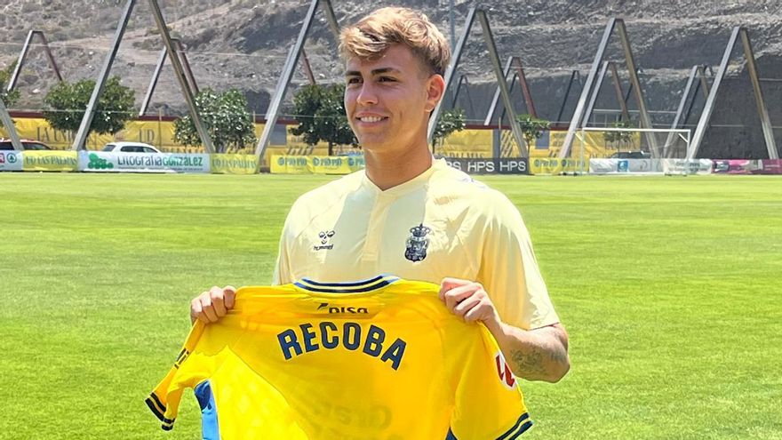 Recoba, en su presentación como nuevo jugador de la UD Las Palmas: