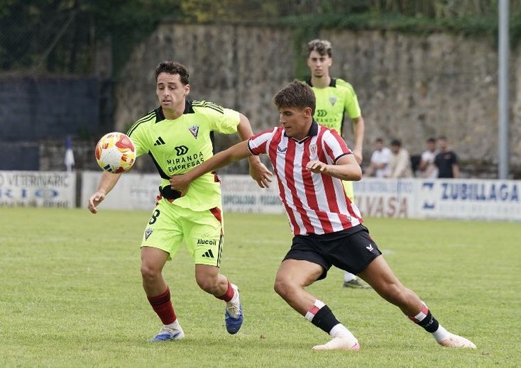 El Bilbao Athletic suma su primera victoria de la pretemporada ante el Mirandés