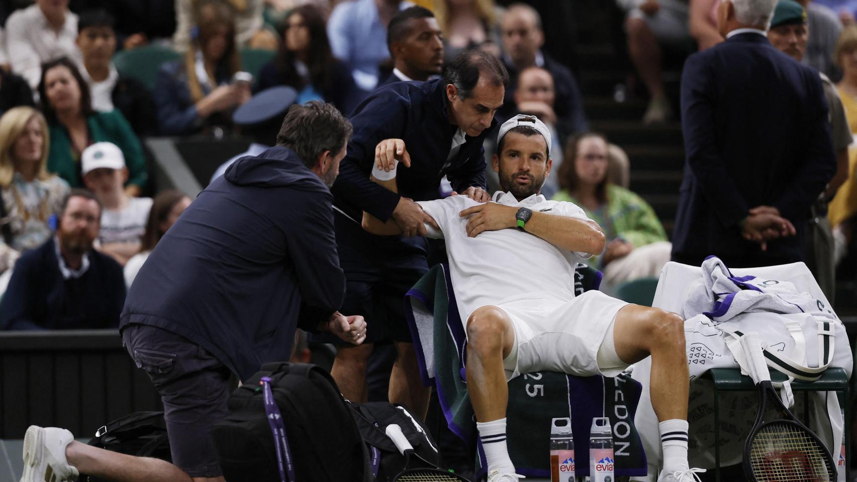 El capítulo más cruel de Wimbledon: Dimitrov abandona llorando por lesión cerca de eliminar a Sinner