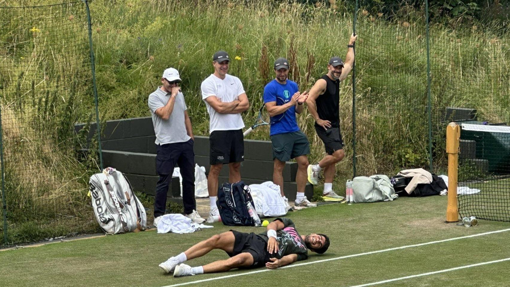 El momento más divertido de Alcaraz en Wimbledon: pierde una apuesta con su hermano y la paga haciendo una croqueta