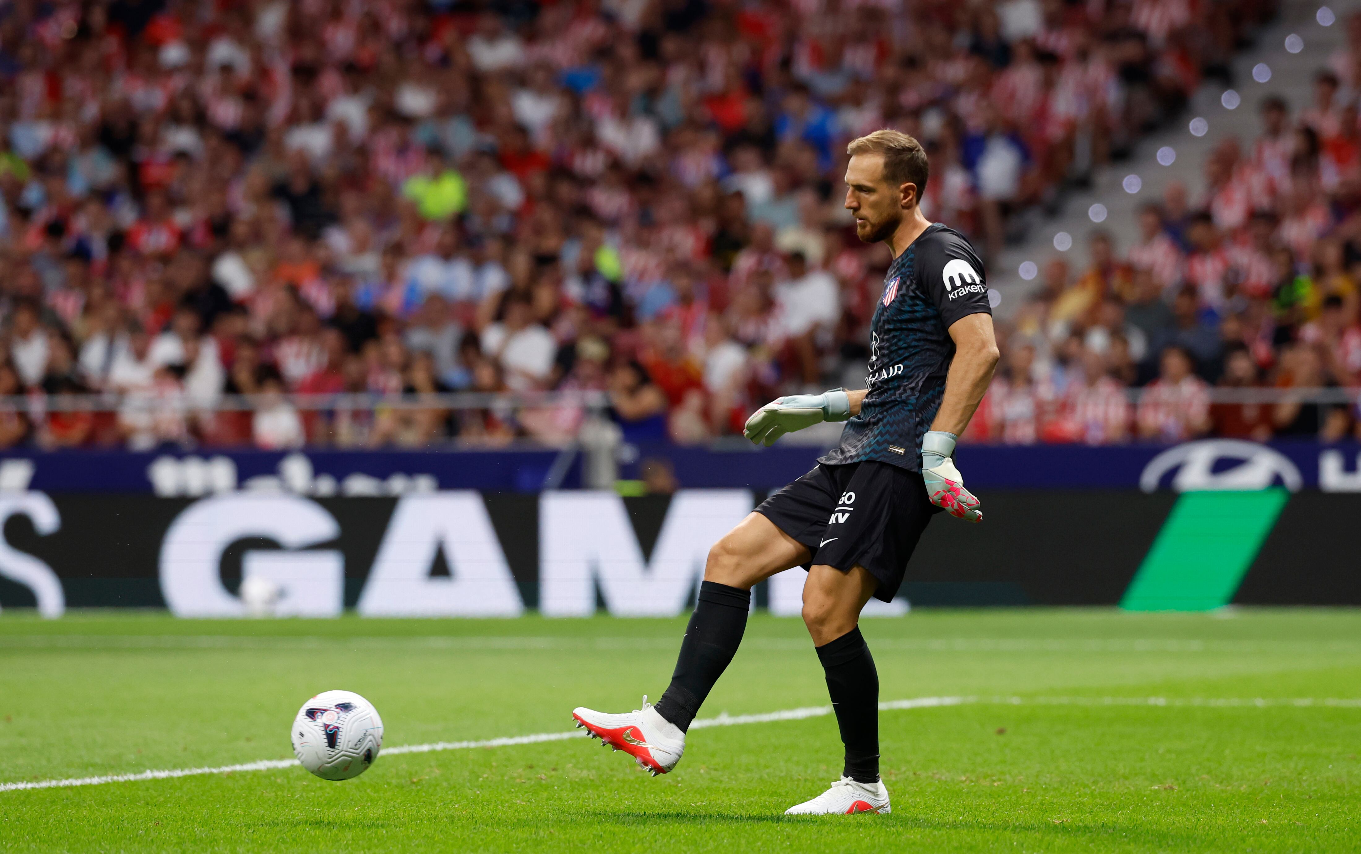 Oblak defiende a Julián Álvarez y critica arbitraje tras empate