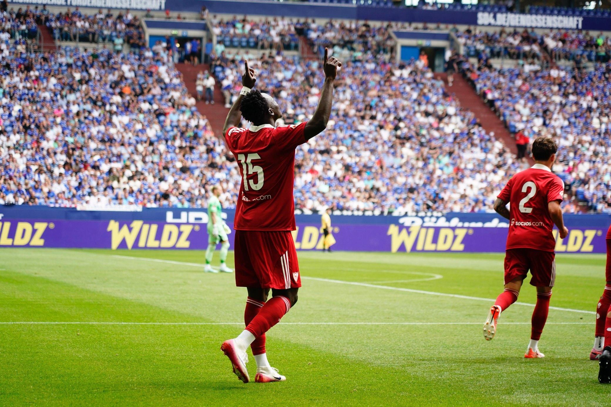 Schalke 04-Sevilla: Una colina que bendice hasta a Iheanacho y a Marcao (2-4)