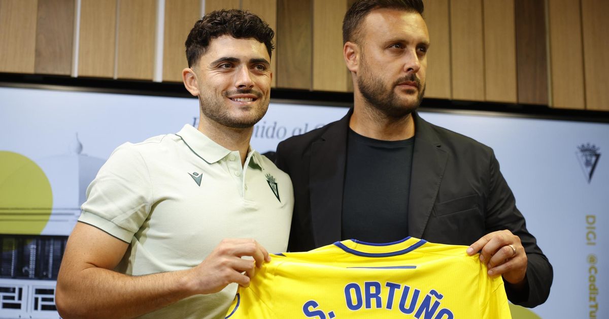 Juan Cala anuncia más salidas en el Cádiz CF