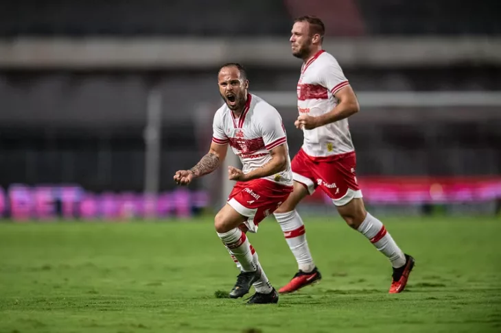 Galo atropela Tigre com goleada e ganha fôlego na Série B