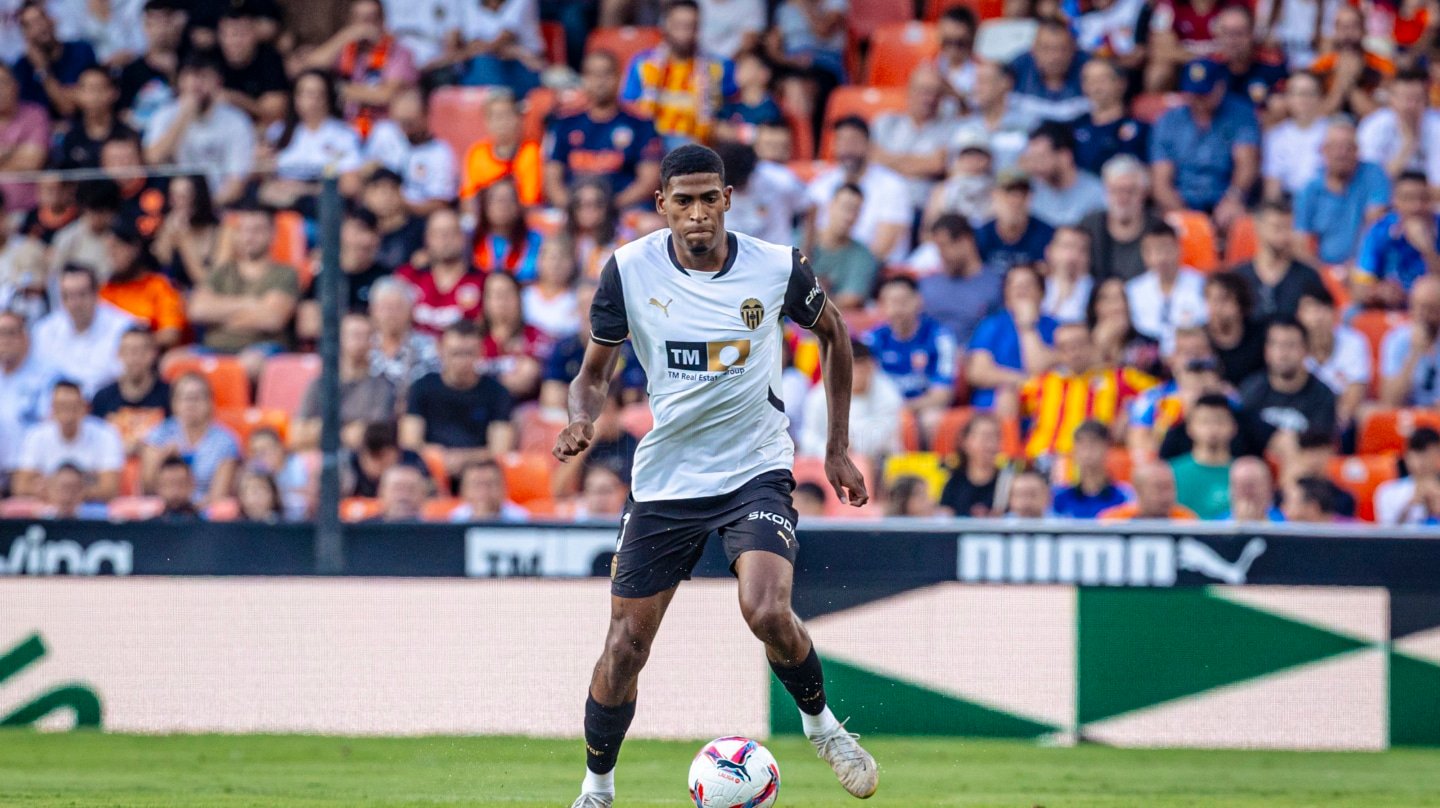 Valencia y Arsenal acercan posturas por fichaje de Cristhian Mosquera