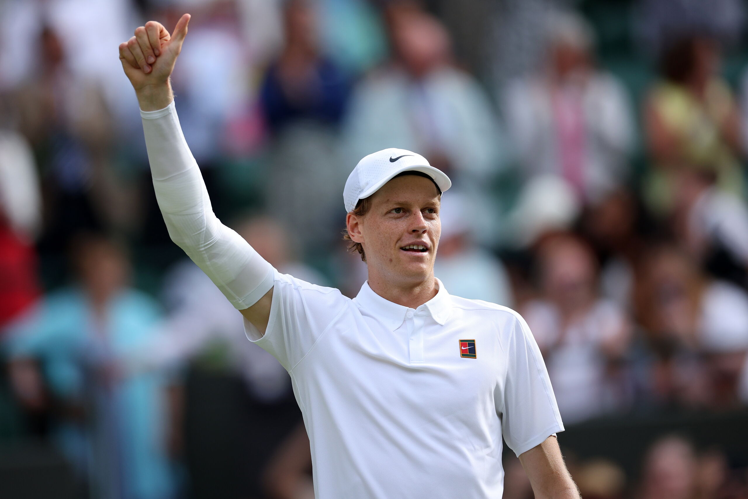 Sinner se olvida del codo y pone rumbo a semifinales de Wimbledon