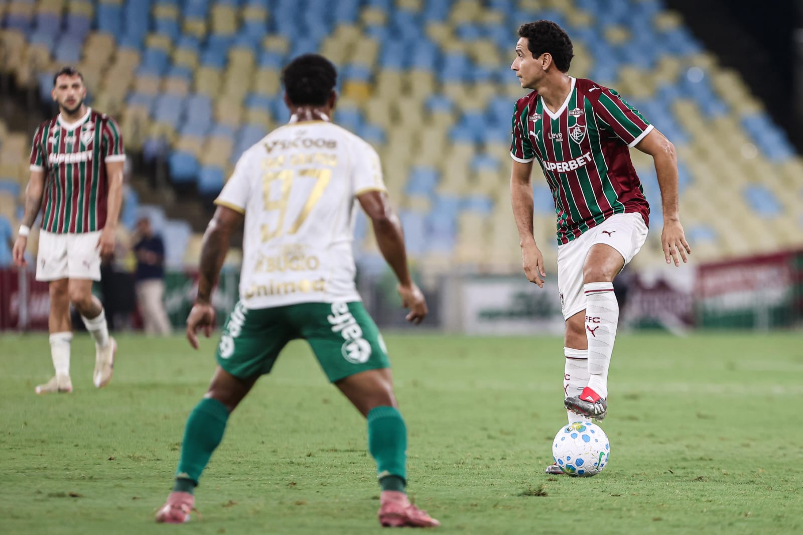 Há sete jogos sem perder para a Chape, Flu reencontra o antigo carrasco