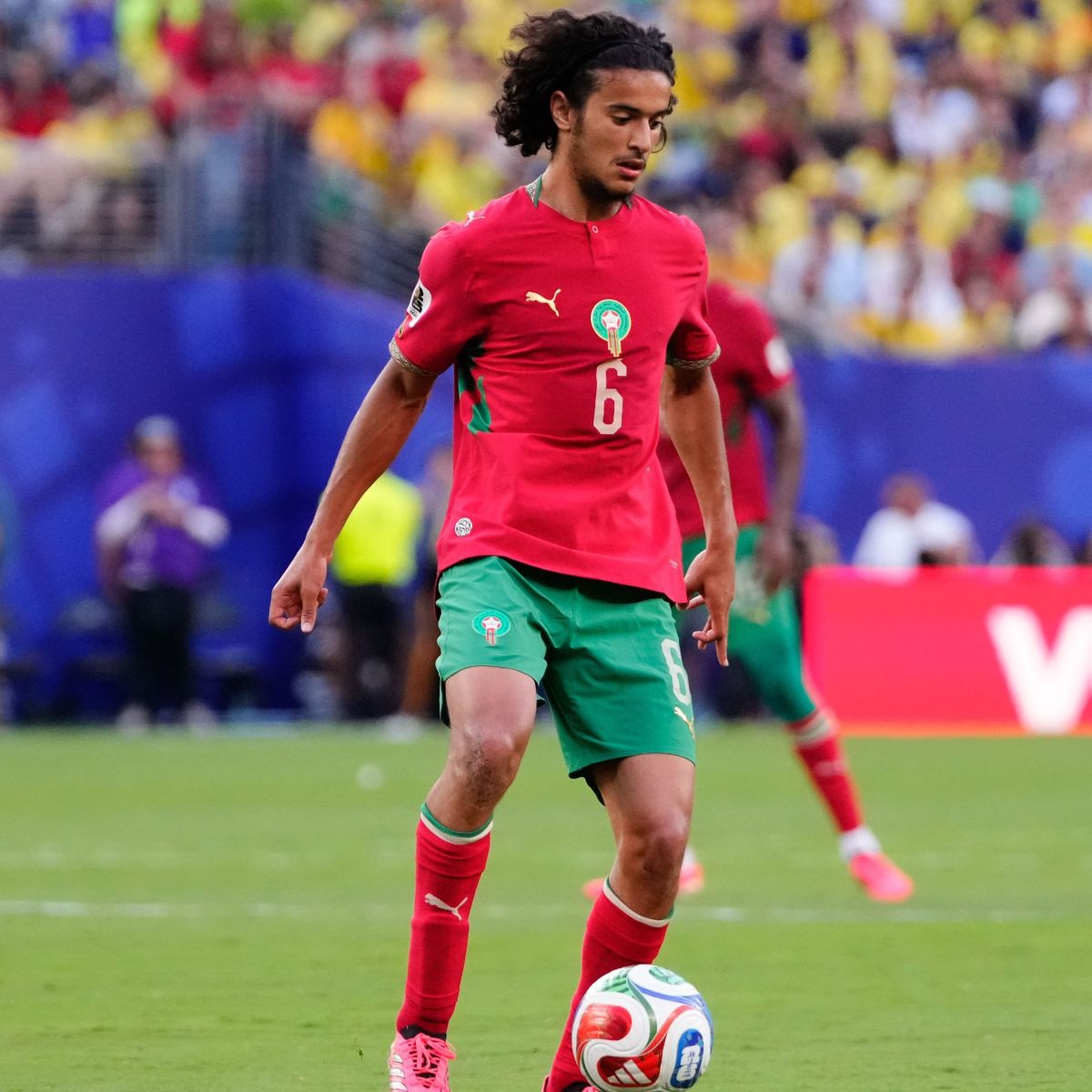 Manchester City negocia Ayyoub Bouaddi por até €100M